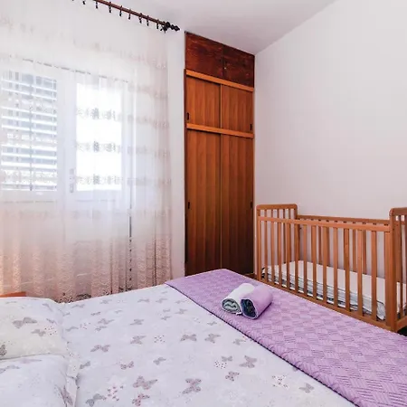 Two-bedroom In 아파트